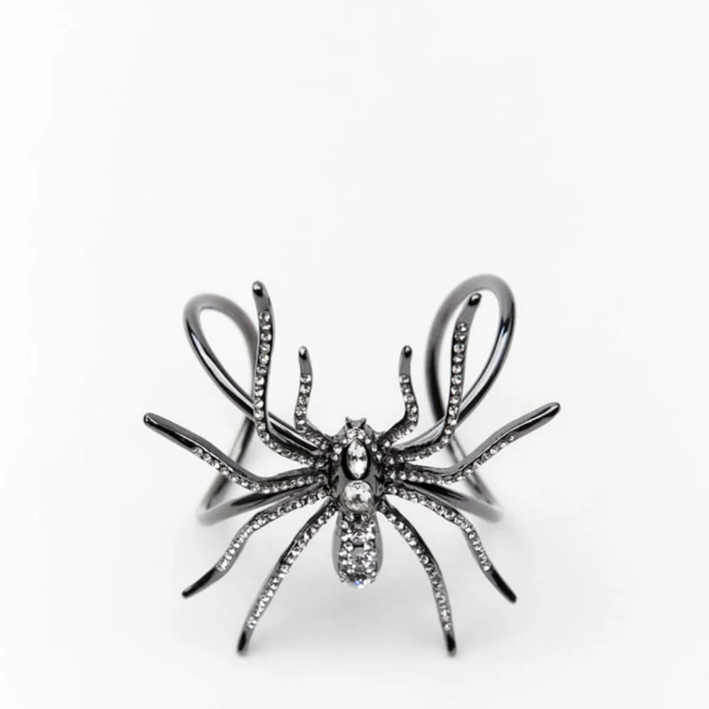🥀 ZARA Spider Cuff